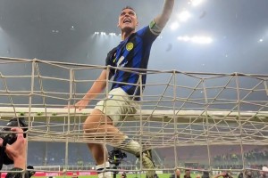 爬橫梁這事，還是勞塔羅有經(jīng)驗(yàn)